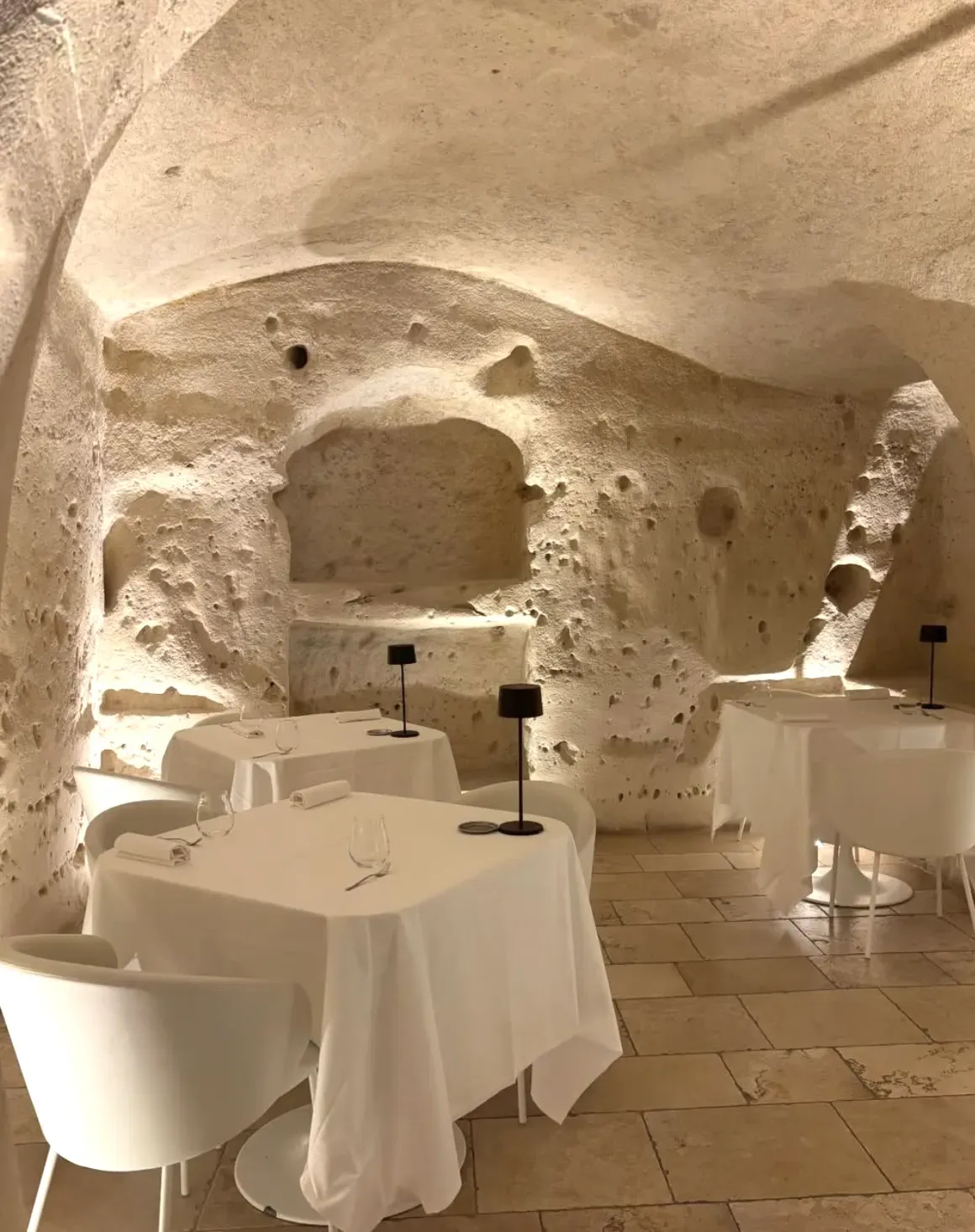 Sala ristorante in grotta a Matera, Aquatio Cave Luxury Hotel & SPA